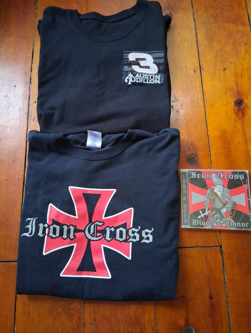2 Short Sleeve Mens Size Large Tshirts And A Cd